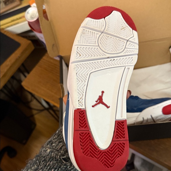 NEW Jordan 4 Retro “Messy Room” size 7Y / 8 Women Kids Blue and Red Sneaker - Picture 2 of 4
